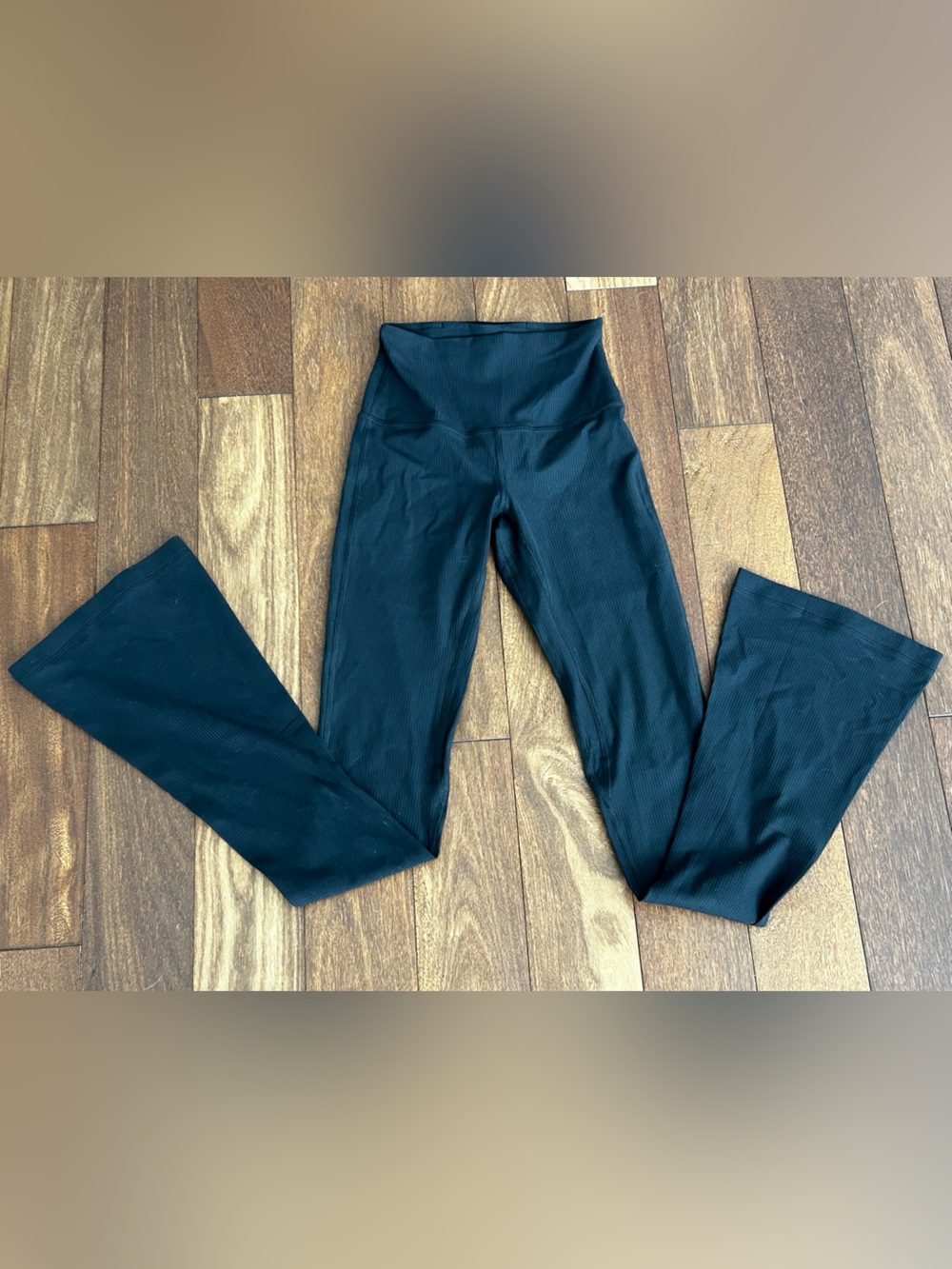 Lululemon High-Rise Black ribbed Flared Pant